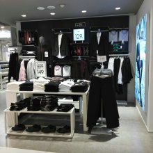  佛山市南海區(qū)鴻凱服裝道具制品廠 主營(yíng) 服裝展示架 服裝陳列